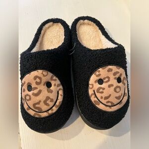 Black and Tan Leopard Smiley Face Slippers